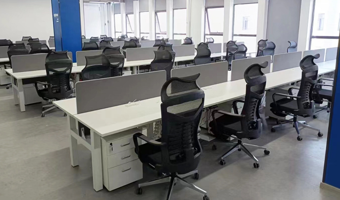 Büroschreibtisch